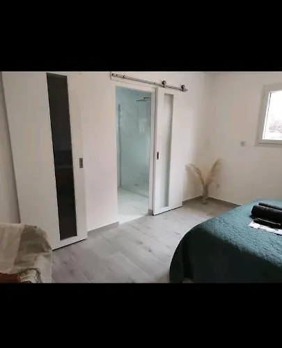 La Maison D'elise בית אירוח